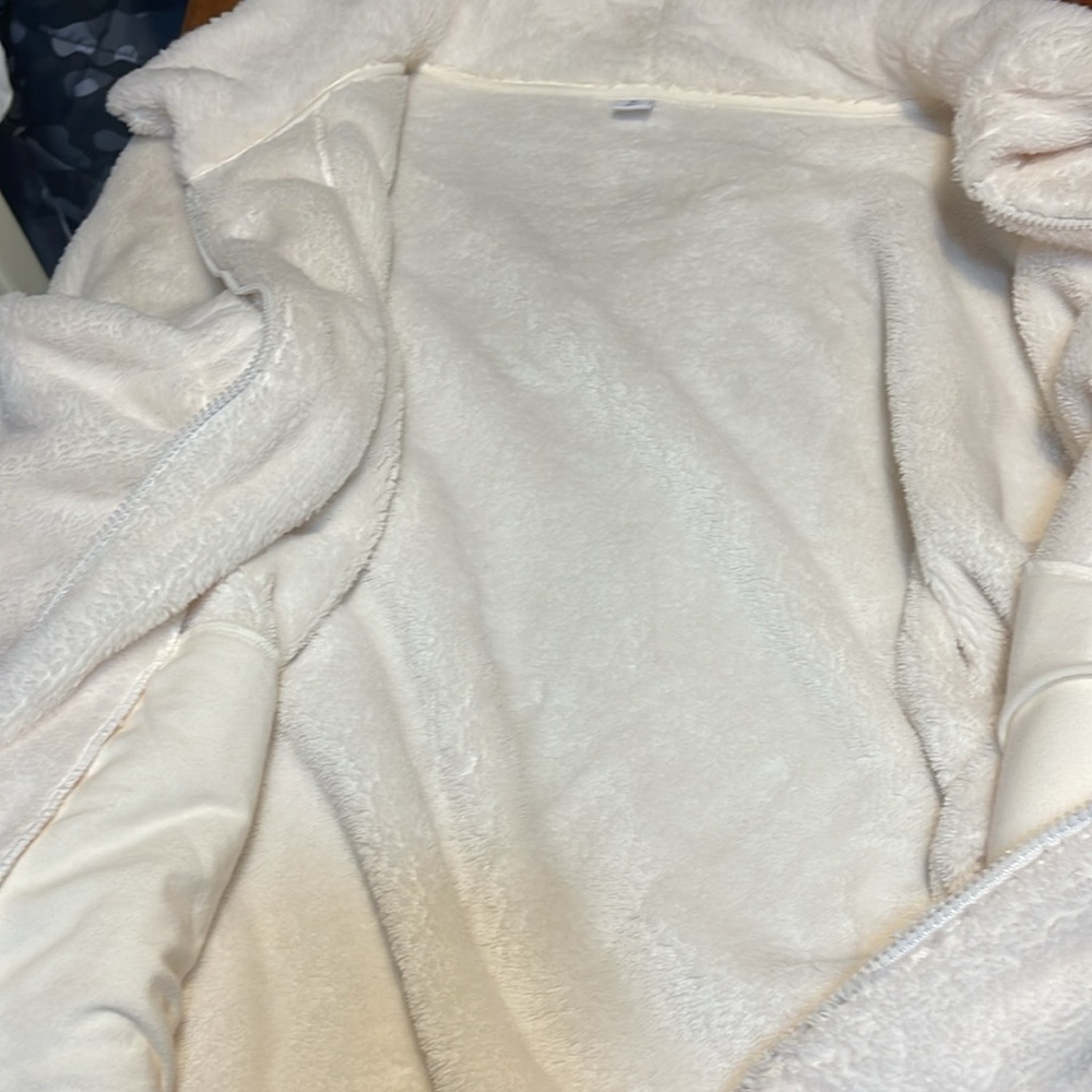 Old Navy super warm fleece. So xxl. Never worn